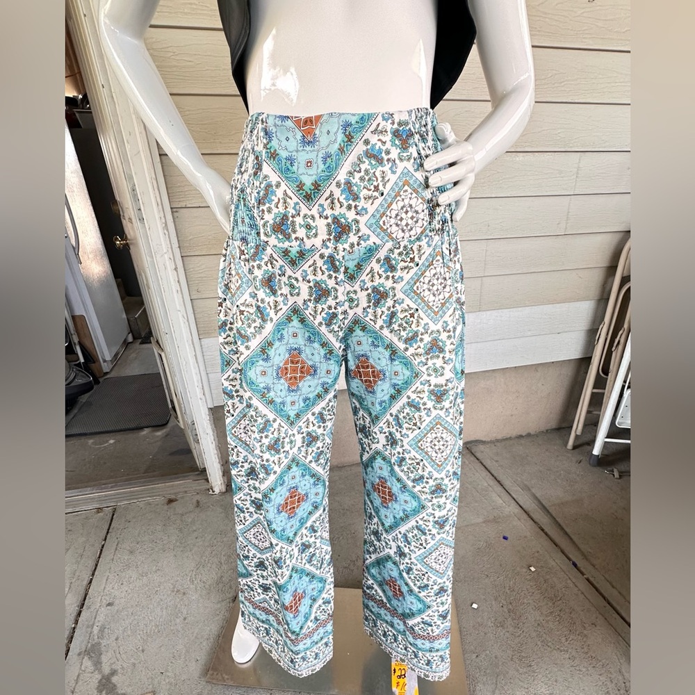 Patterned High-Waist Wide-Leg Pants - Picture 4 of 6
